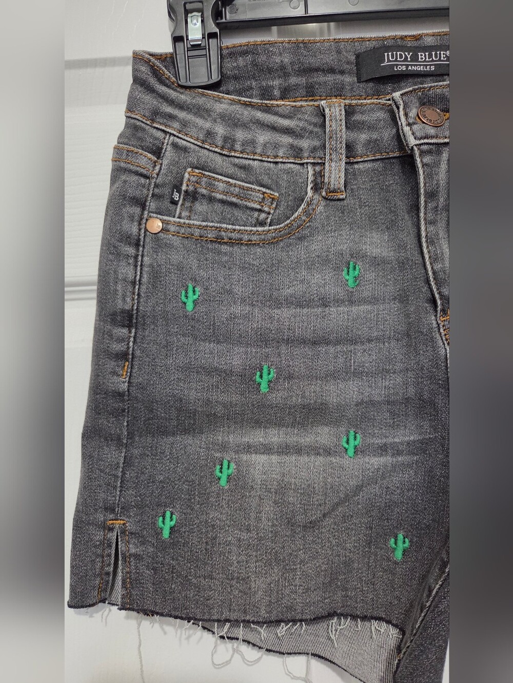 Judy Blue Cactus Embroidered Black Denim Jean Shorts Small High Rise Raw Hem - Picture 5 of 14